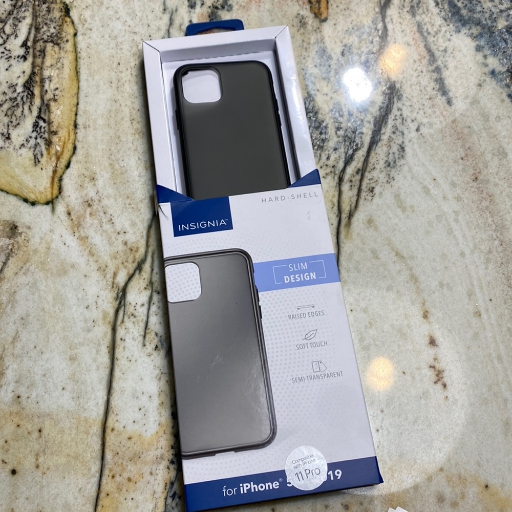 iPhone 11 slim hard shell case
